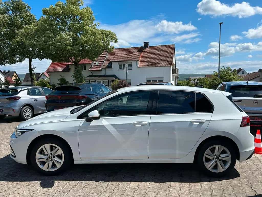 Volkswagen Golf VIII Lim. Life *NAVI*RFK*SHZ*LHZ* 01/2023-photo-2