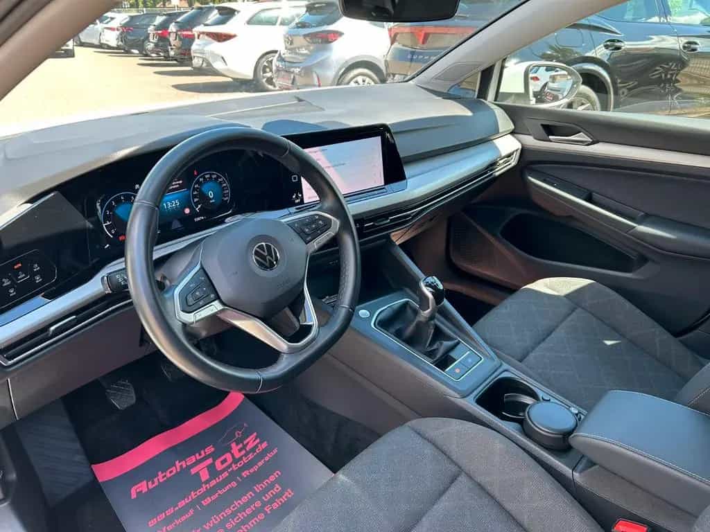 Volkswagen Golf VIII Lim. Life *NAVI*RFK*SHZ*LHZ* 01/2023-photo-3