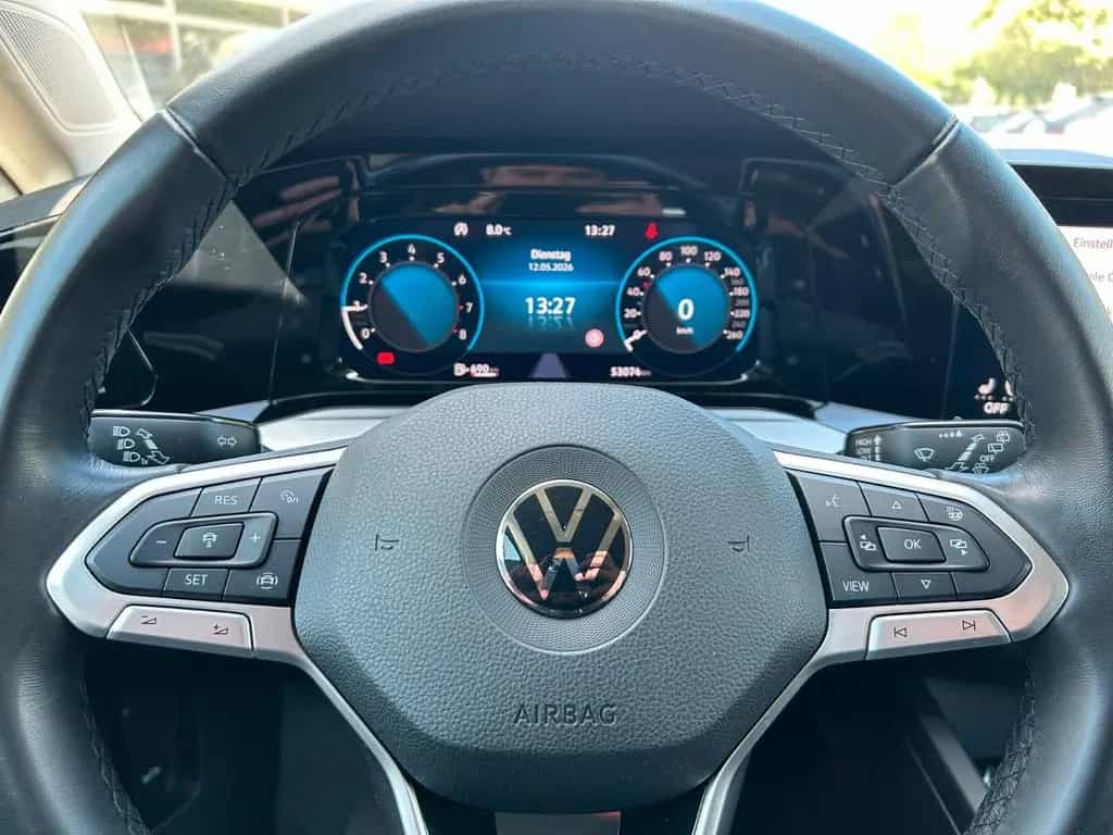 Volkswagen Golf VIII Lim. Life *NAVI*RFK*SHZ*LHZ* 01/2023-photo-4