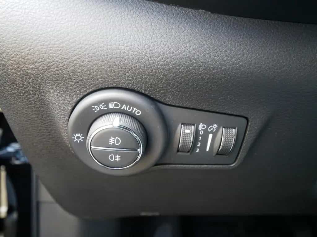 Jeep Compass ALTITUDE e-HYBRID 1.5l 130PS AT SICHERHE 07/2024-photo-19