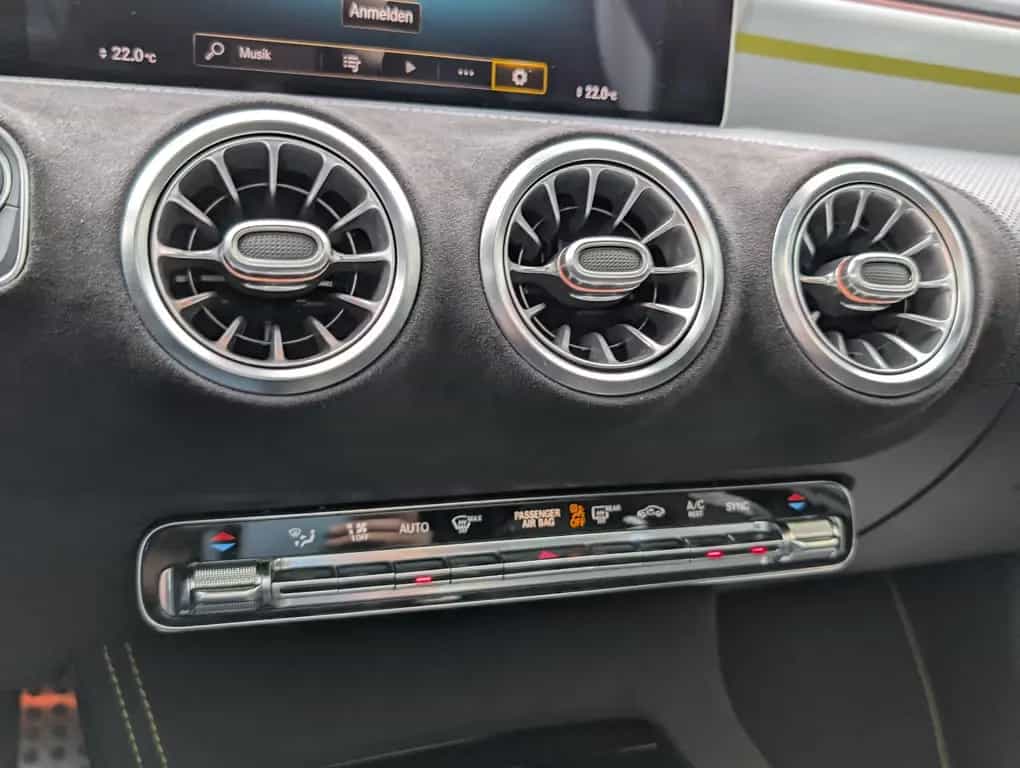 Mercedes-Benz A 250 4M Edition1 AMG*Night*Dis+*PANO*JungeStern 03/2019-photo-35