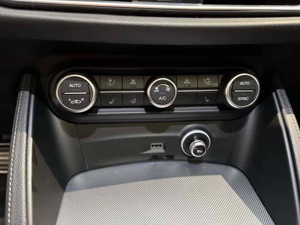 Alfa Romeo Stelvio Veloce Q4 2.0 - VOLL  AHK - 21 Zoll- SD 07/2025-photo-10