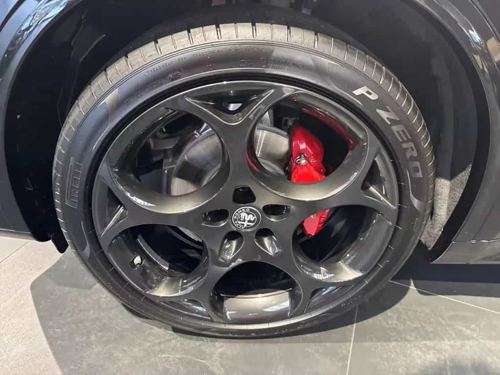 Alfa Romeo Stelvio Veloce Q4 2.0 - VOLL  AHK - 21 Zoll- SD 07/2025-photo-6