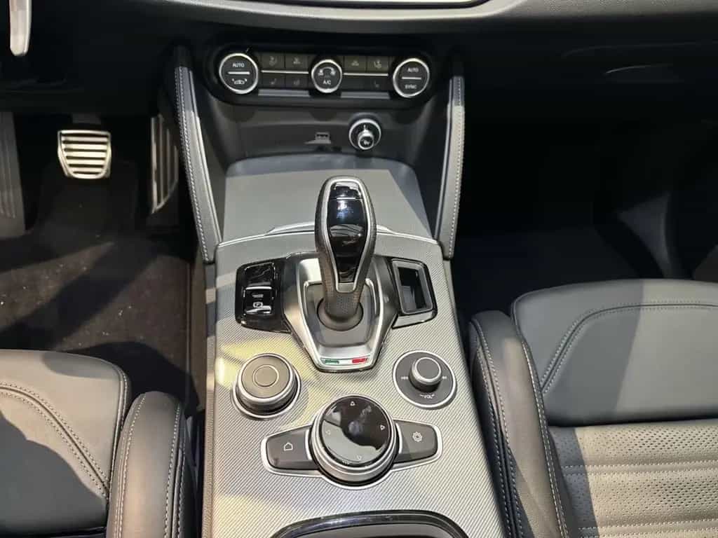 Alfa Romeo Stelvio Veloce Q4 2.0 - VOLL  AHK - 21 Zoll- SD 07/2025-photo-9