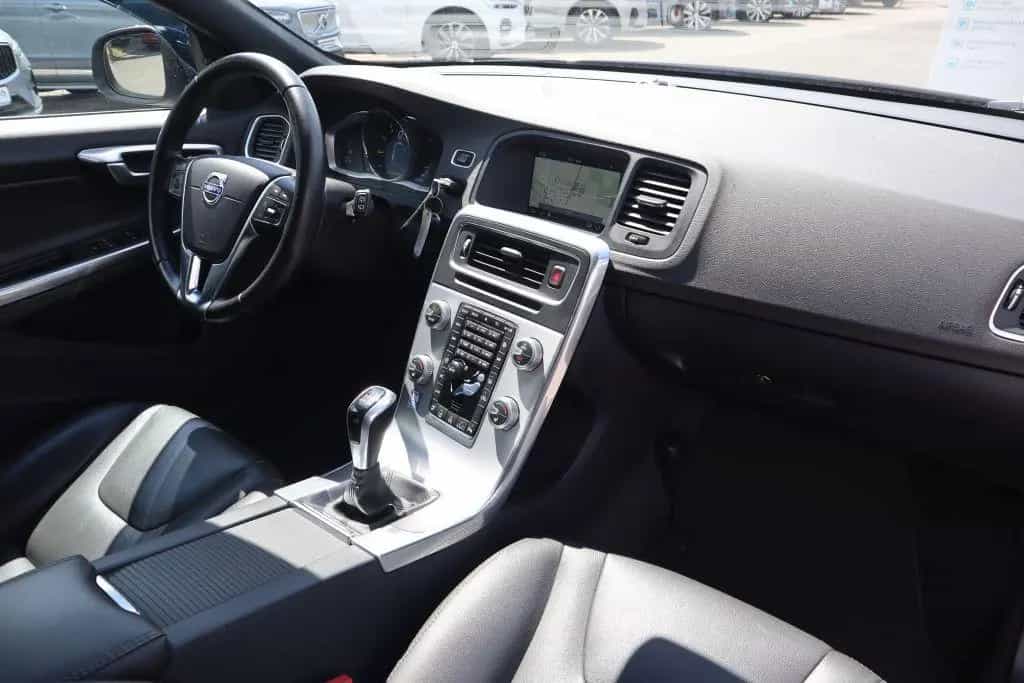 Volvo V60 T3 Summum|NAVI|R-CAM|ACC|PANO|XENON|LEDER| 12/2016-photo-12