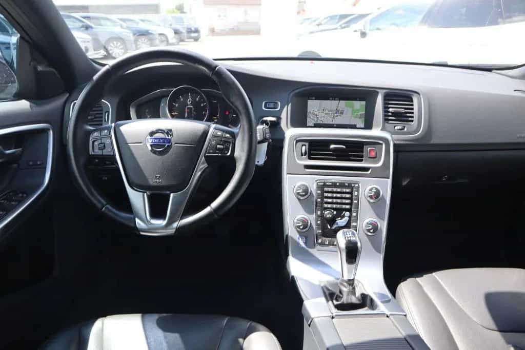 Volvo V60 T3 Summum|NAVI|R-CAM|ACC|PANO|XENON|LEDER| 12/2016-photo-15