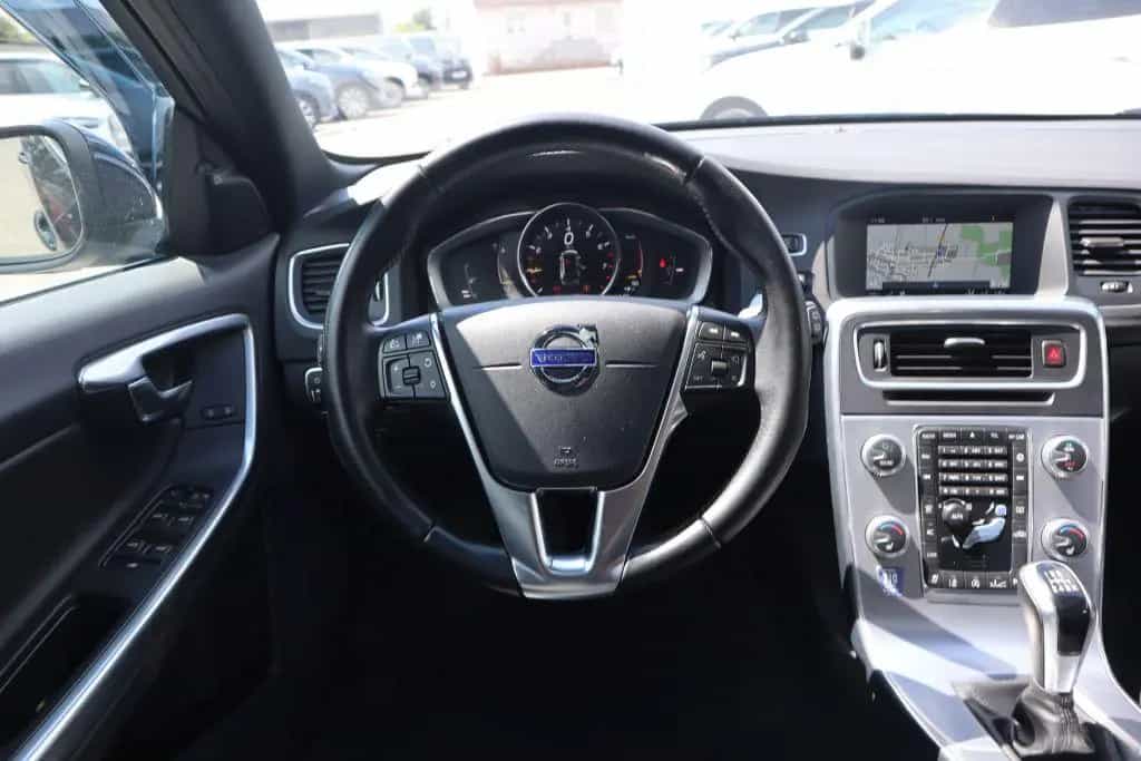 Volvo V60 T3 Summum|NAVI|R-CAM|ACC|PANO|XENON|LEDER| 12/2016-photo-16