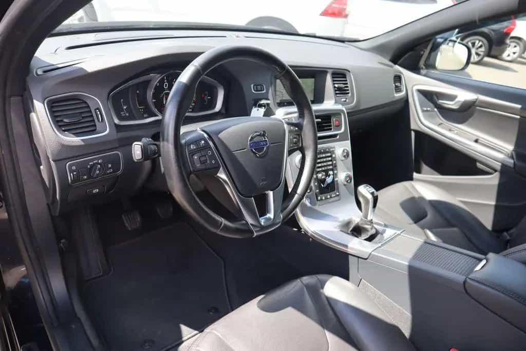 Volvo V60 T3 Summum|NAVI|R-CAM|ACC|PANO|XENON|LEDER| 12/2016-photo-17