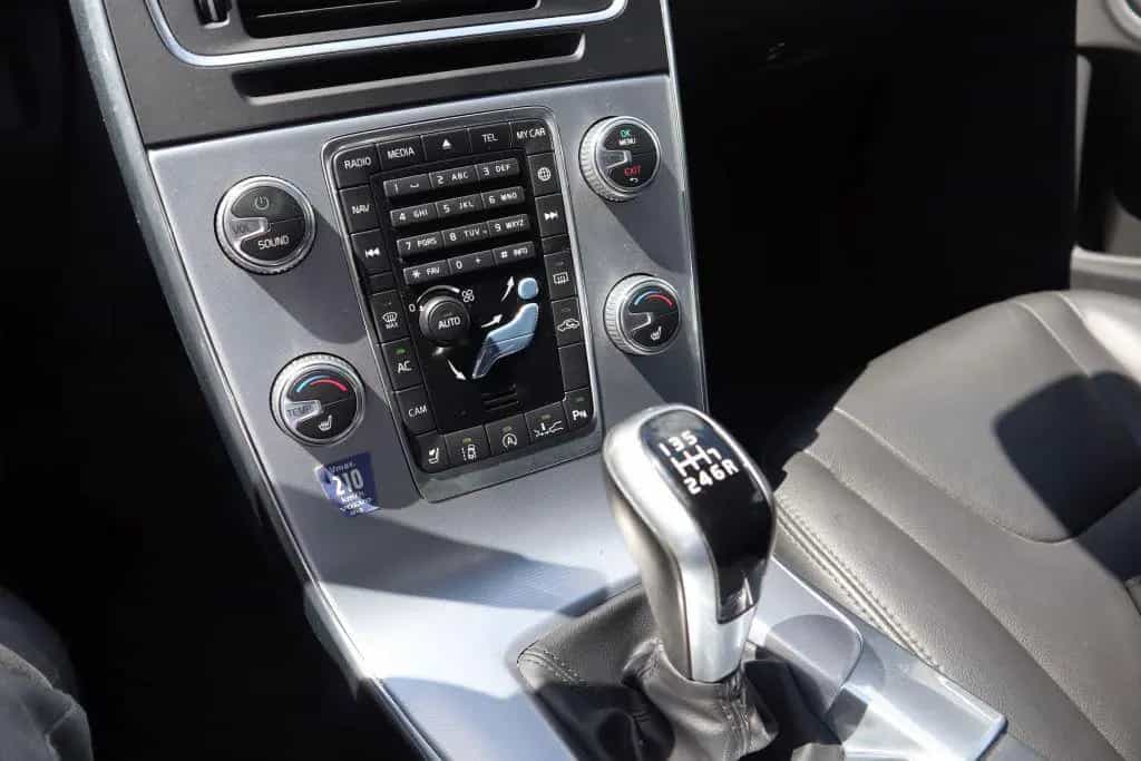 Volvo V60 T3 Summum|NAVI|R-CAM|ACC|PANO|XENON|LEDER| 12/2016-photo-21