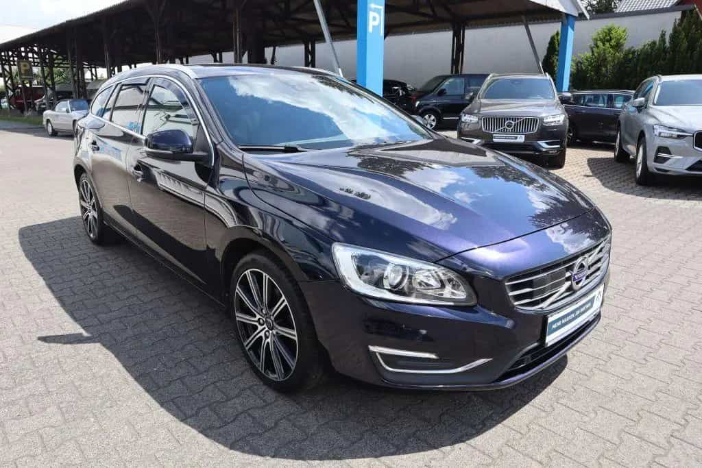 Volvo V60 T3 Summum|NAVI|R-CAM|ACC|PANO|XENON|LEDER| 12/2016-photo-4
