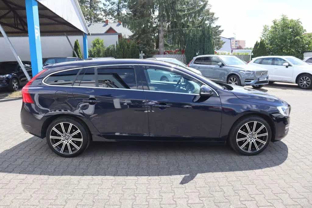 Volvo V60 T3 Summum|NAVI|R-CAM|ACC|PANO|XENON|LEDER| 12/2016-photo-5