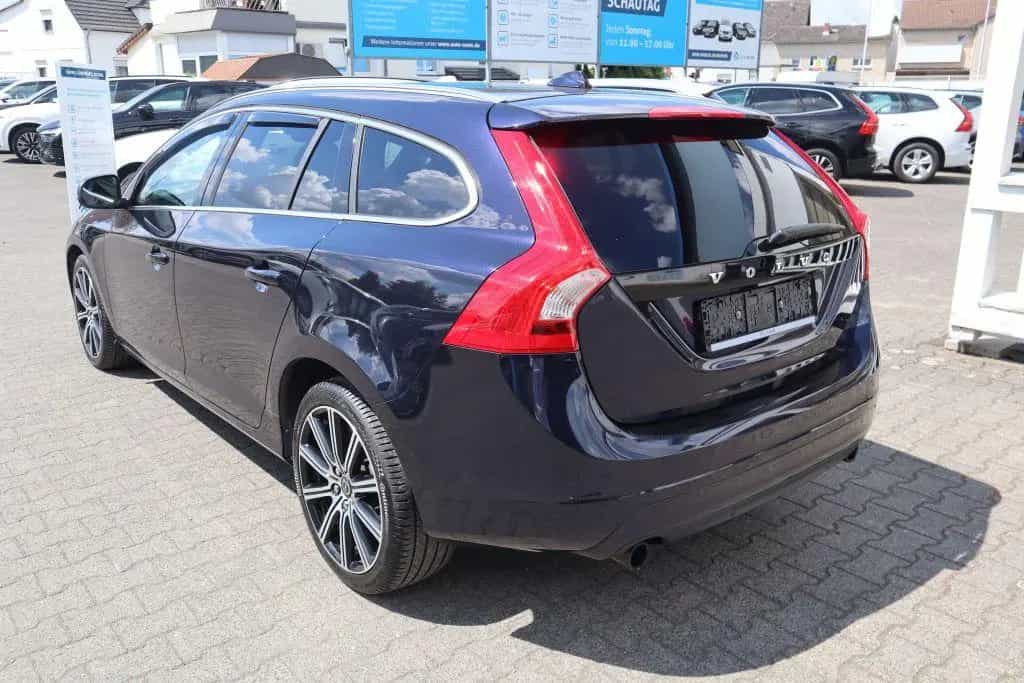 Volvo V60 T3 Summum|NAVI|R-CAM|ACC|PANO|XENON|LEDER| 12/2016-photo-8