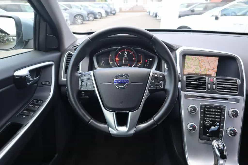Volvo XC60 D4 Geartronic Summum|NAVI|XENON|R-CAM|LEDER 10/2017-photo-16