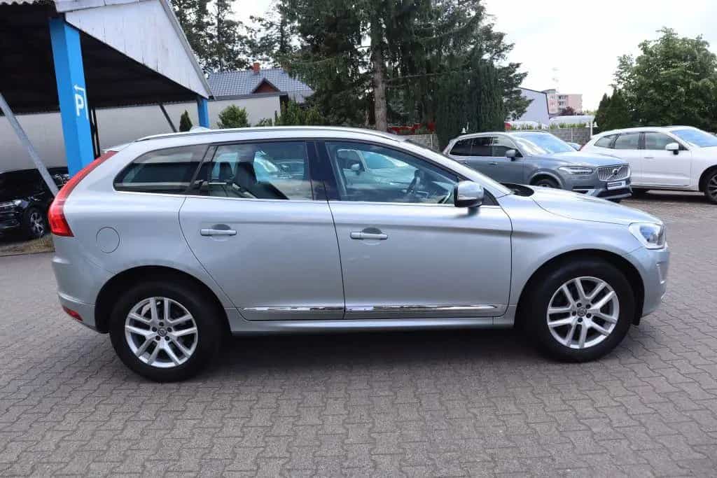 Volvo XC60 D4 Geartronic Summum|NAVI|XENON|R-CAM|LEDER 10/2017-photo-5