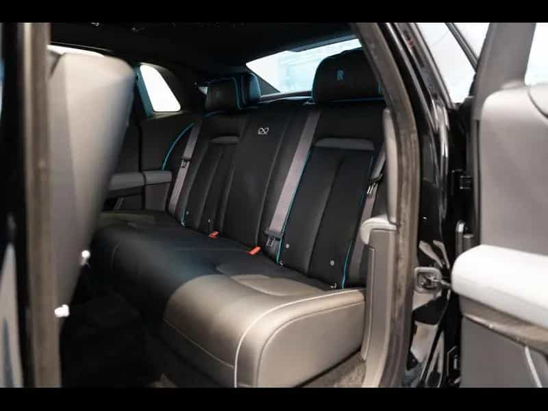 Rolls-Royce Ghost Black Badge null-photo-16
