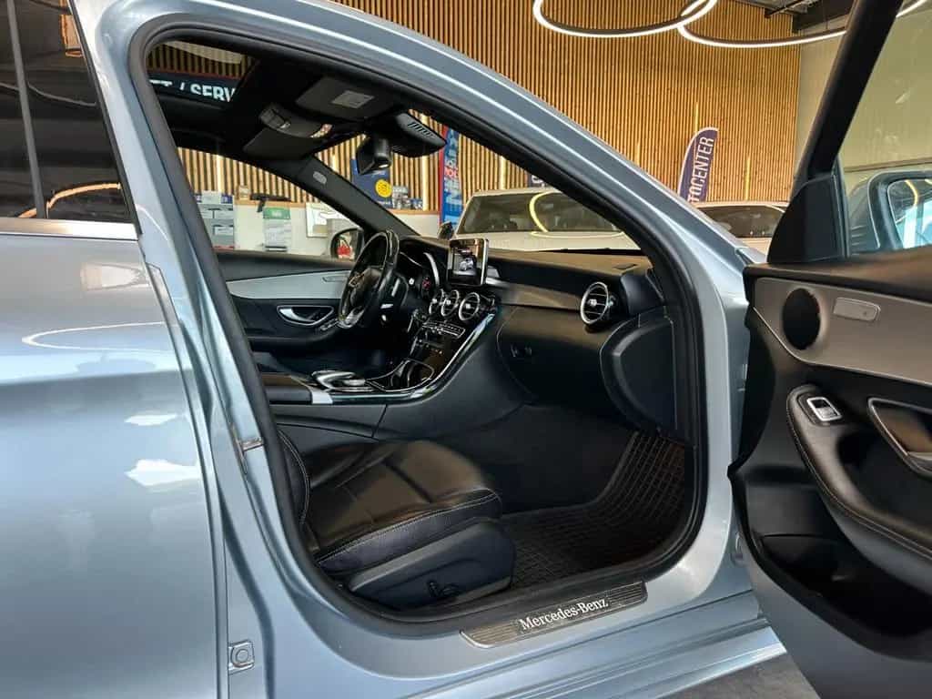 Mercedes-Benz C 200 *4Matic*AMG*Pano*LED* 01/2018-photo-32