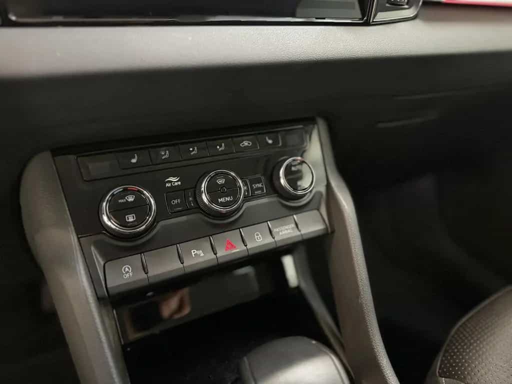 Skoda Karoq 1.5 TSI ACT DSG Tour KAMERA NAVI ACC LED 03/2023-photo-18