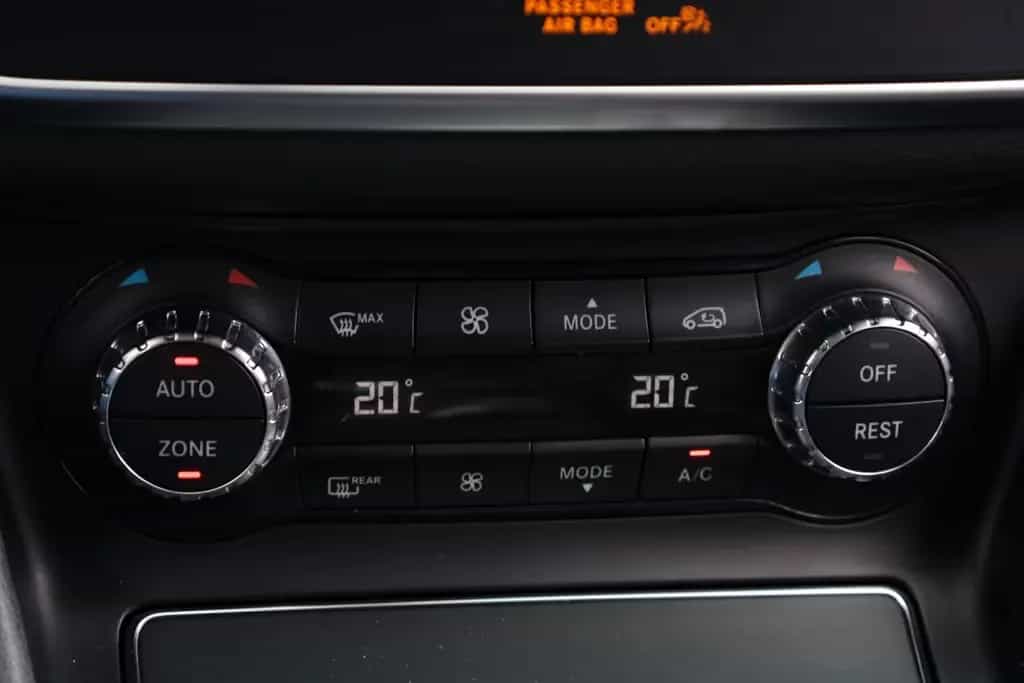 Mercedes-Benz GLA 250 4Matic AMG Line/PANO/KAMERA/TOTW/LED/NAV 10/2019-photo-19