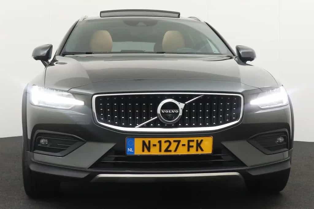 Volvo V60 Cross Country B5 265PK Aut. Inscription Pano 10/2021-photo-1