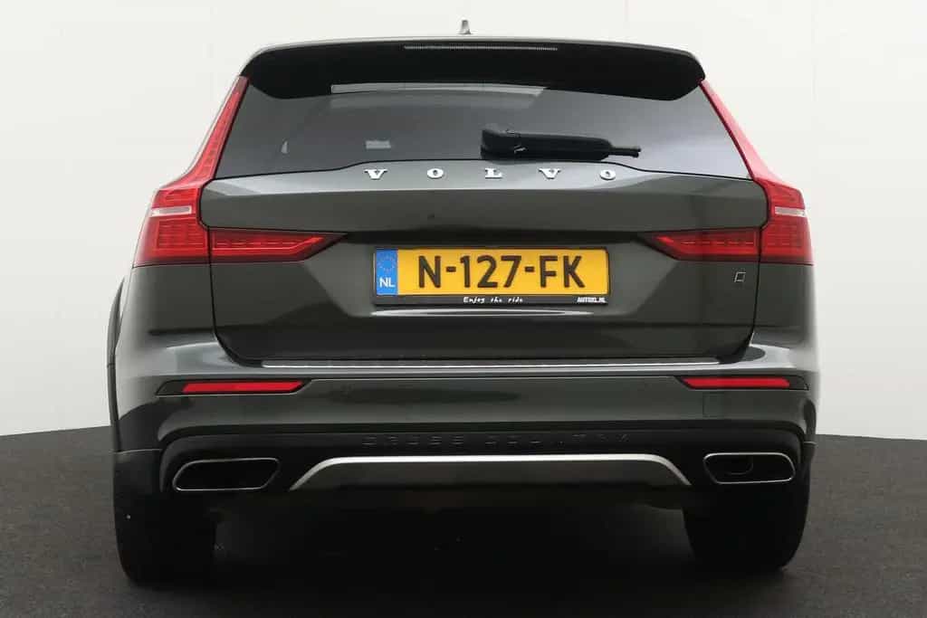 Volvo V60 Cross Country B5 265PK Aut. Inscription Pano 10/2021-photo-2