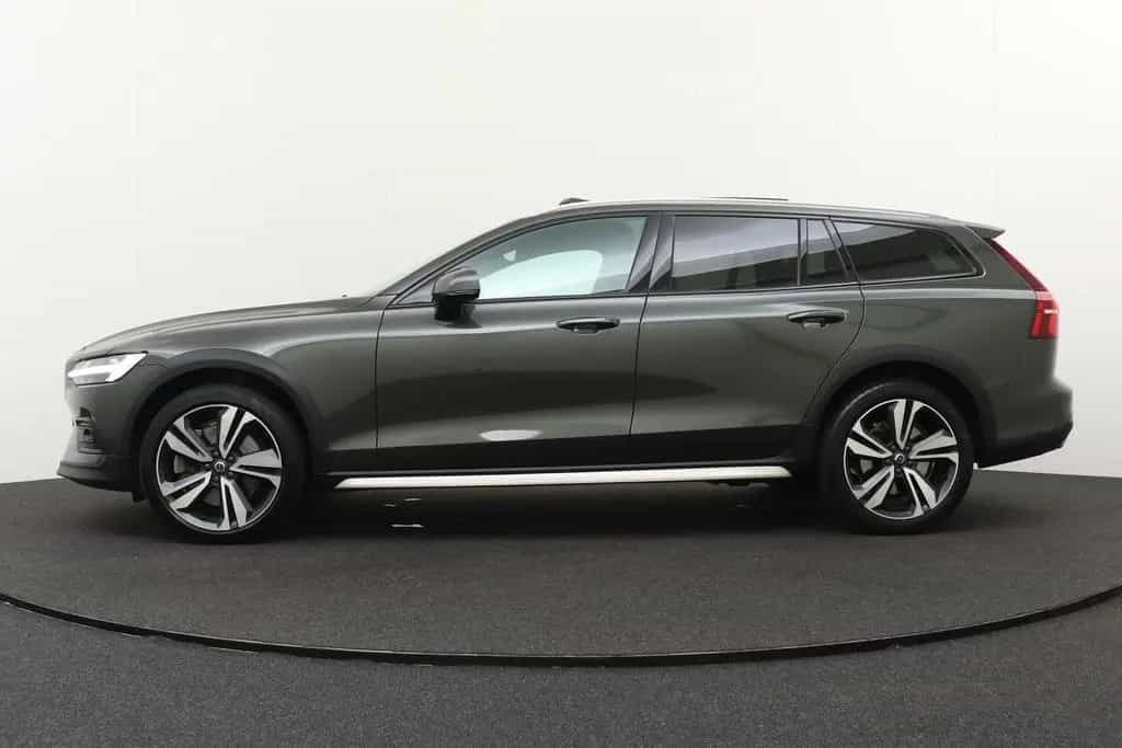 Volvo V60 Cross Country B5 265PK Aut. Inscription Pano 10/2021-photo-3