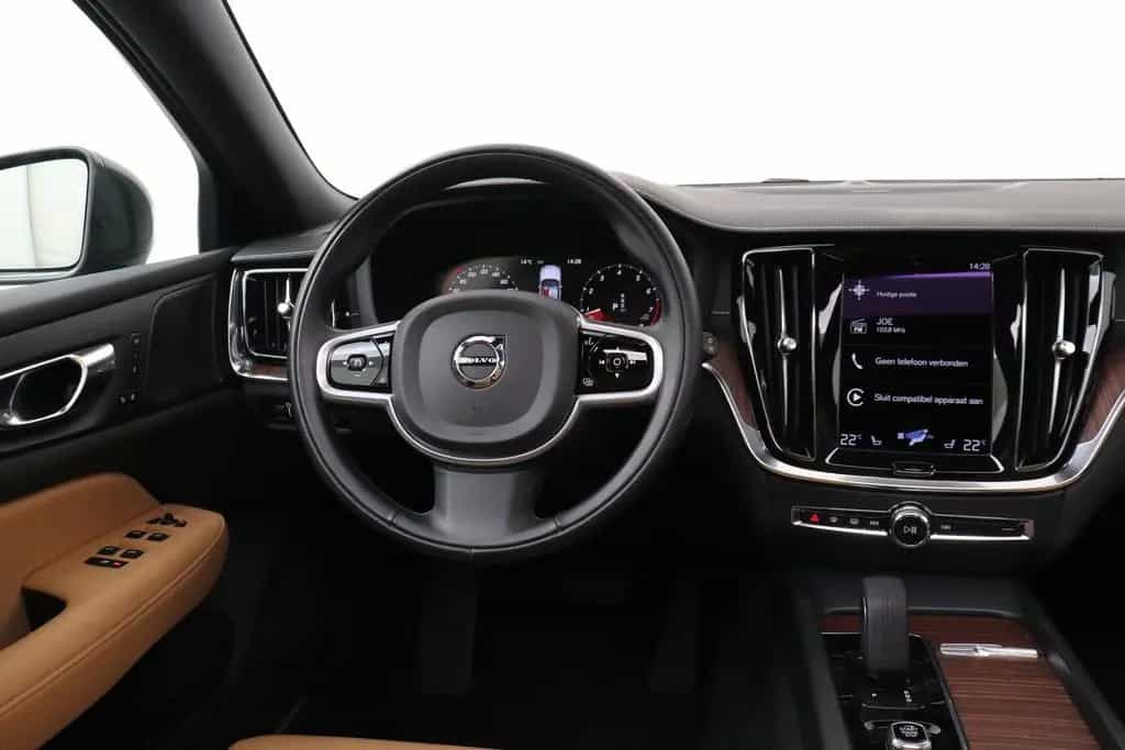 Volvo V60 Cross Country B5 265PK Aut. Inscription Pano 10/2021-photo-6
