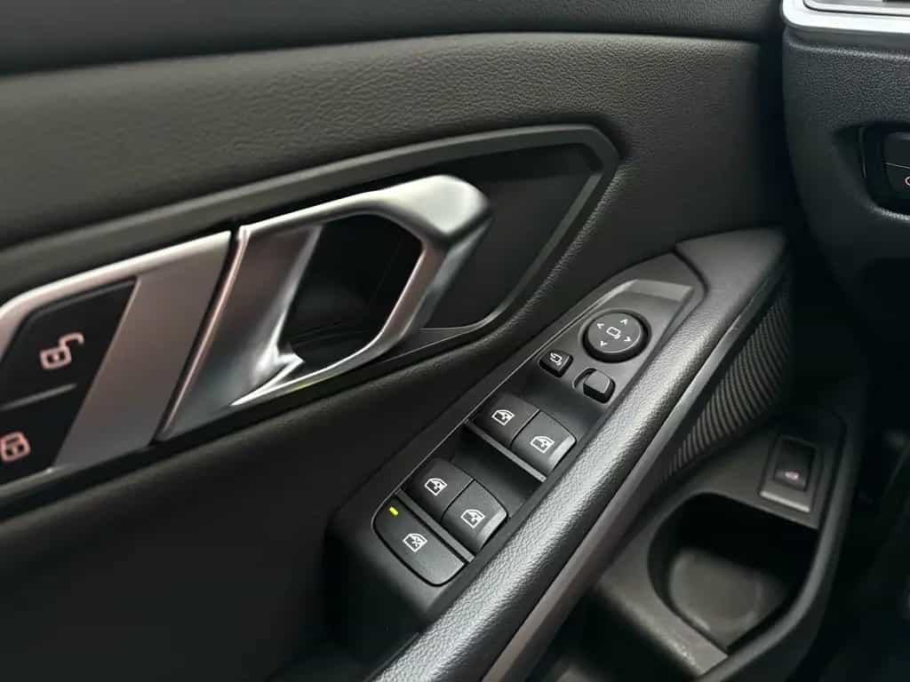 BMW 318 i M Sport NAVI LED Sound Syst. PDC V+H DAB 03/2023-photo-16