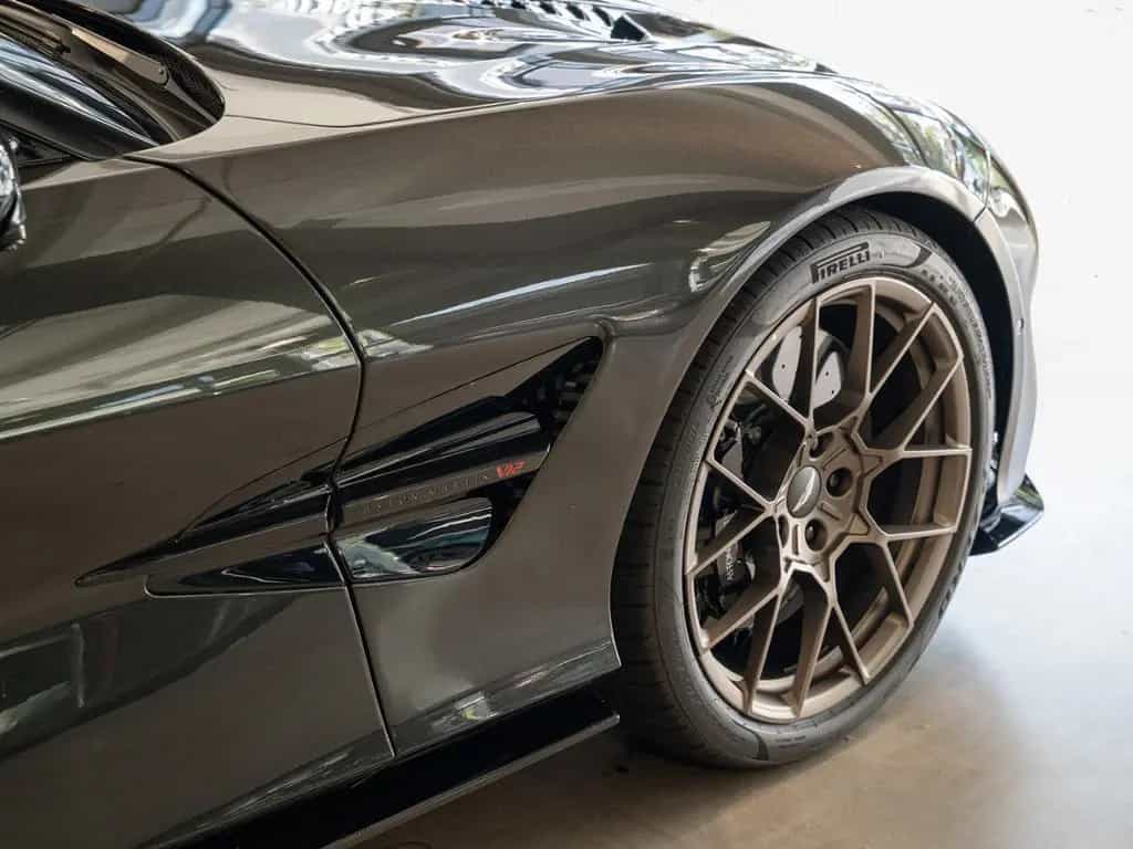 Aston Martin Vanquish Volante Aston Martin Hamburg 05/2026-photo-8
