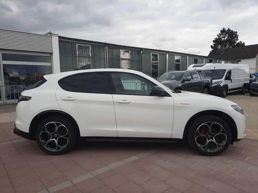 Alfa Romeo Stelvio 2.2 JTDM Veloce Q4 LED Navi ACC Leder 06/2024-photo-4