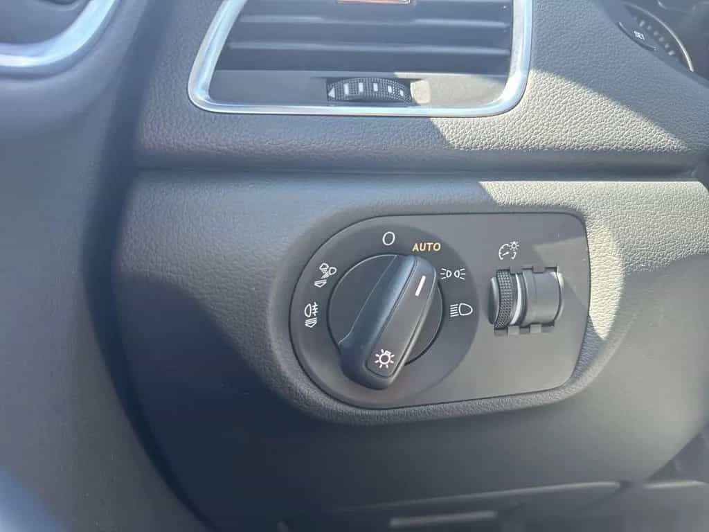 Audi Q3 1.4 TFSI S-line AHK+Navi+Keyless+GRA+Xenon+PD 03/2017-photo-17