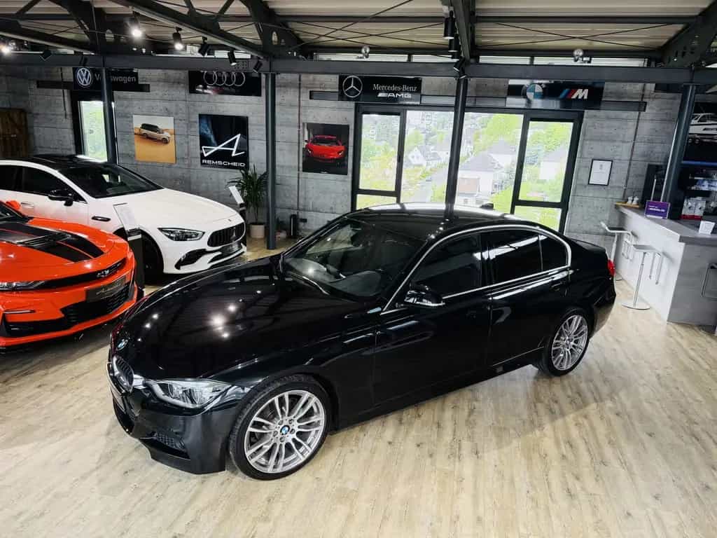 BMW 320 i xDrive M-Sport*LED*NAVI*AHK*2.HAND 09/2017-photo-1