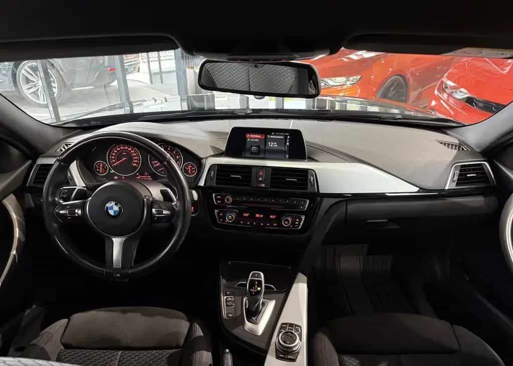 BMW 320 i xDrive M-Sport*LED*NAVI*AHK*2.HAND 09/2017-photo-11