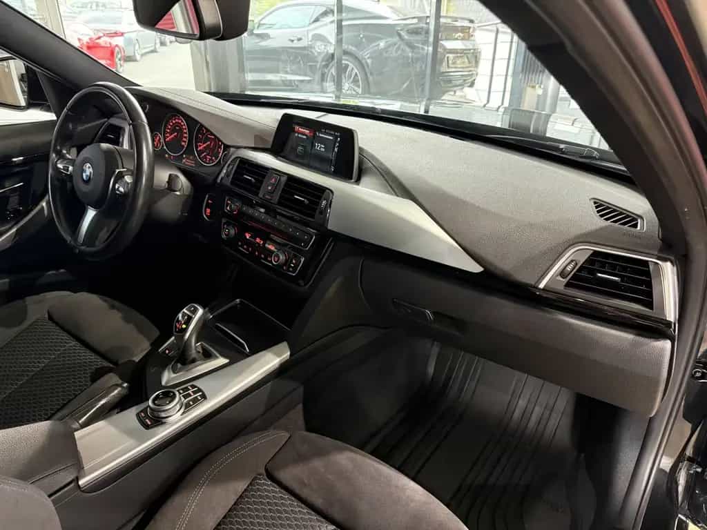 BMW 320 i xDrive M-Sport*LED*NAVI*AHK*2.HAND 09/2017-photo-12