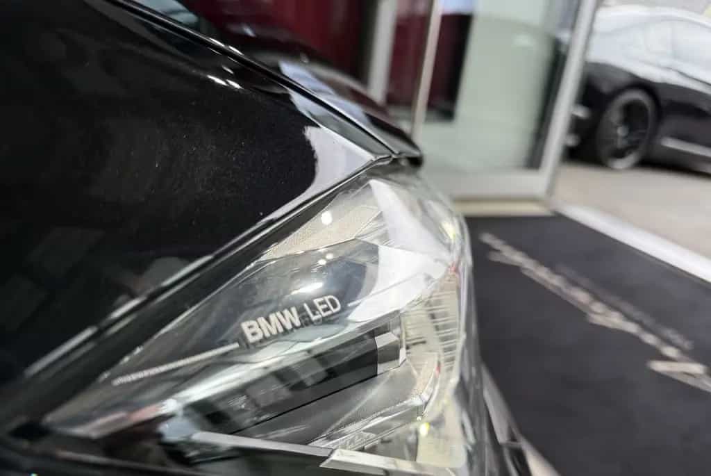 BMW 320 i xDrive M-Sport*LED*NAVI*AHK*2.HAND 09/2017-photo-16