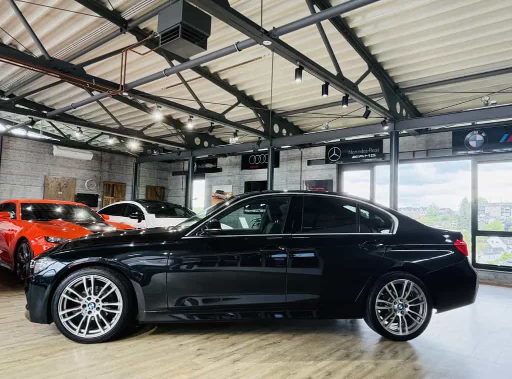 BMW 320 i xDrive M-Sport*LED*NAVI*AHK*2.HAND 09/2017-photo-2