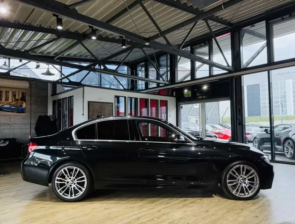 BMW 320 i xDrive M-Sport*LED*NAVI*AHK*2.HAND 09/2017-photo-6