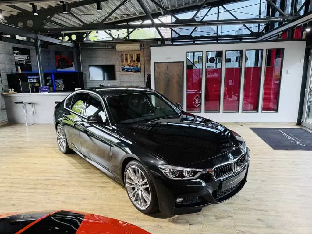 BMW 320 i xDrive M-Sport*LED*NAVI*AHK*2.HAND 09/2017-photo-7
