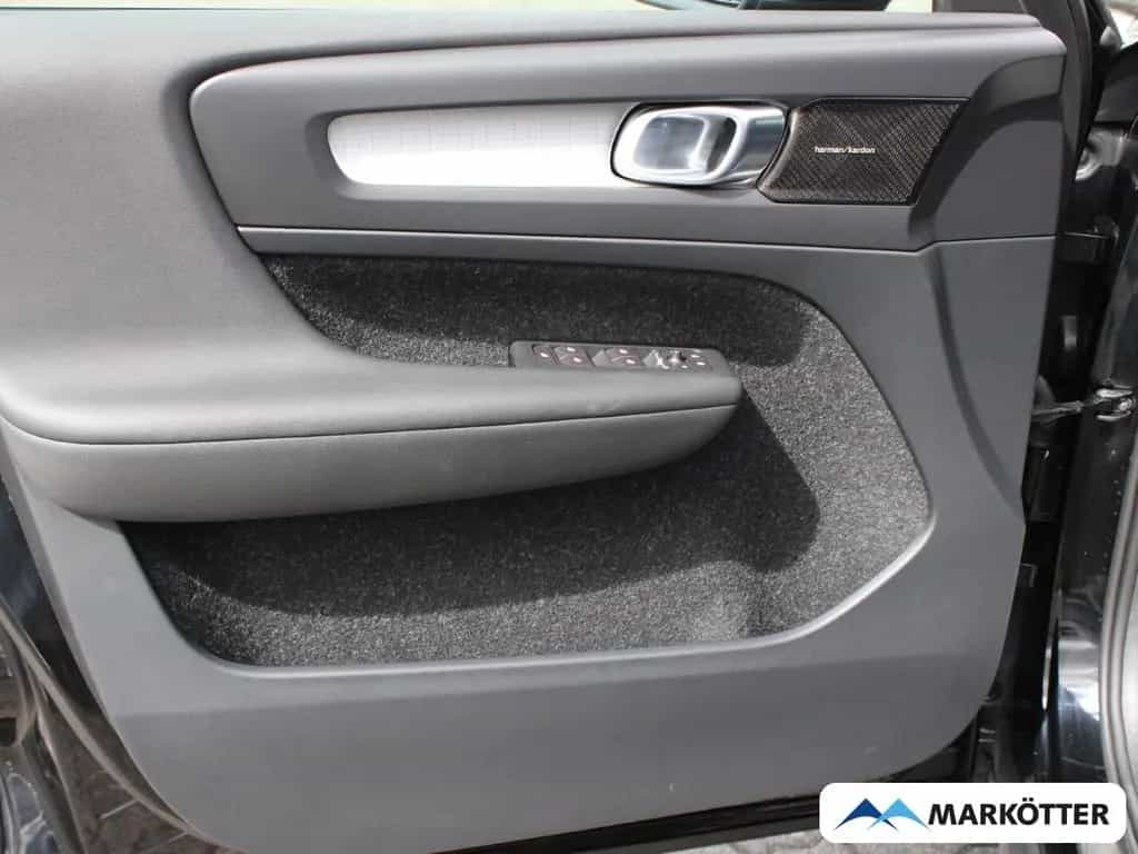 Volvo XC40 D4 Momentum AWD/LED/AHK/SHZ/Rückfahrkamera 11/2018-photo-11