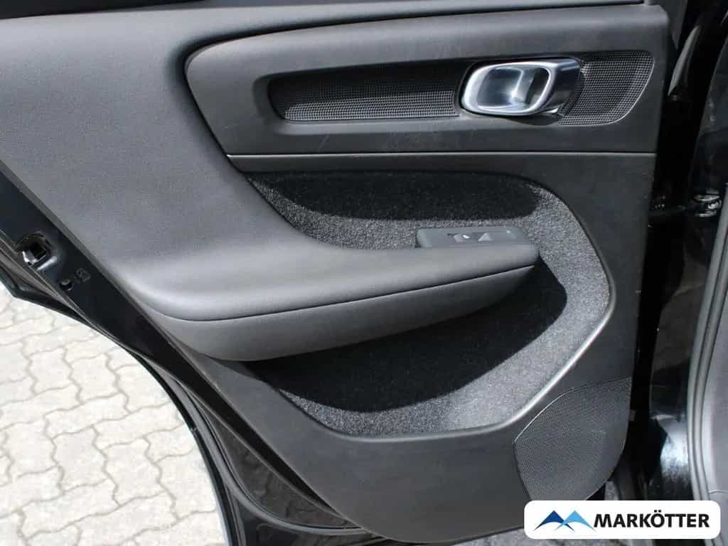 Volvo XC40 D4 Momentum AWD/LED/AHK/SHZ/Rückfahrkamera 11/2018-photo-17