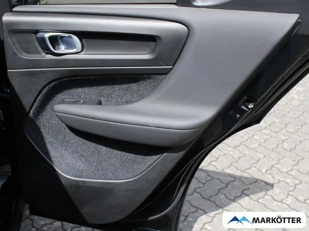 Volvo XC40 D4 Momentum AWD/LED/AHK/SHZ/Rückfahrkamera 11/2018-photo-23
