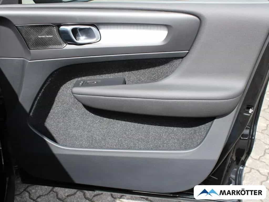 Volvo XC40 D4 Momentum AWD/LED/AHK/SHZ/Rückfahrkamera 11/2018-photo-24
