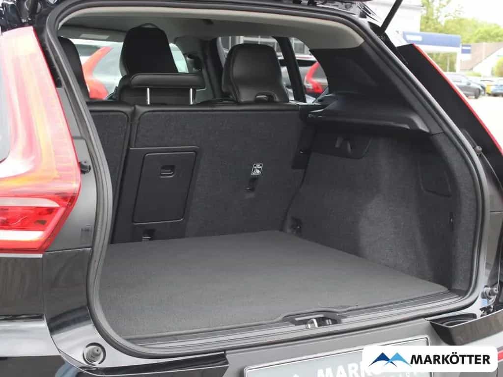Volvo XC40 D4 Momentum AWD/LED/AHK/SHZ/Rückfahrkamera 11/2018-photo-3