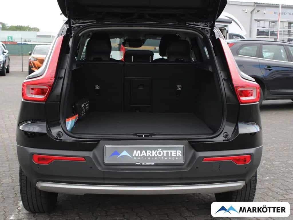 Volvo XC40 D4 Momentum AWD/LED/AHK/SHZ/Rückfahrkamera 11/2018-photo-4