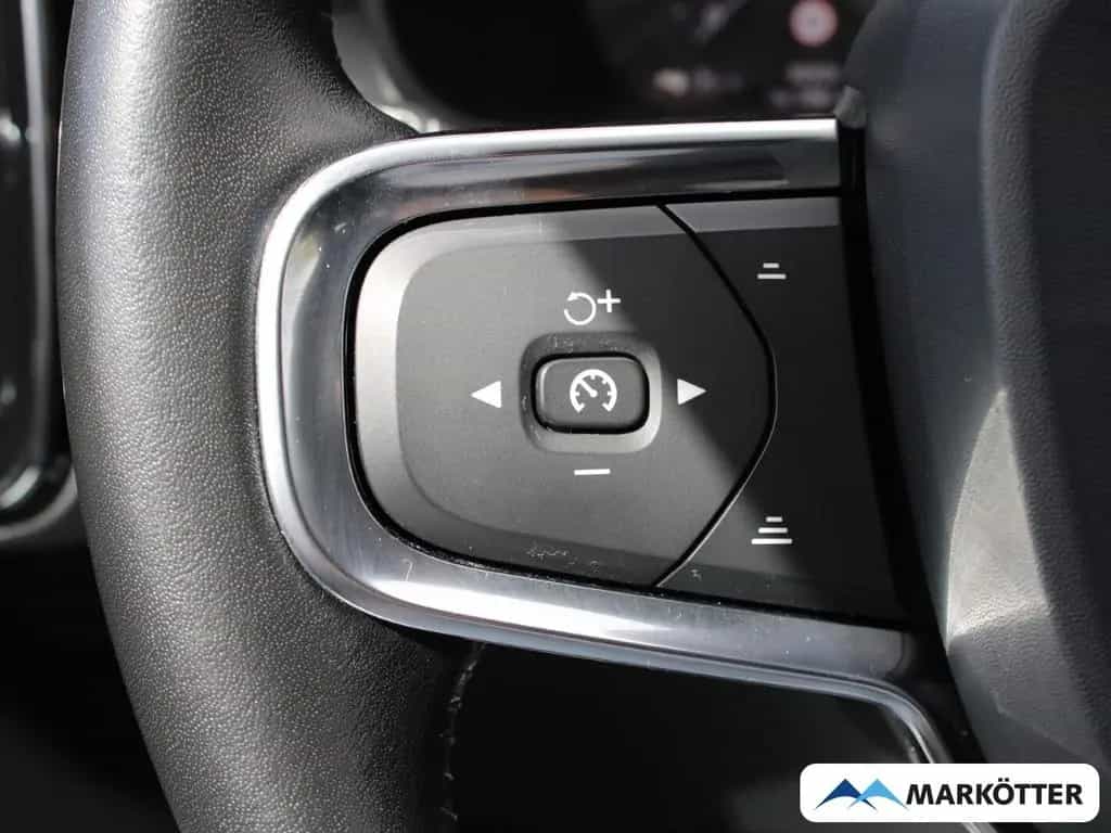 Volvo XC40 D4 Momentum AWD/LED/AHK/SHZ/Rückfahrkamera 11/2018-photo-9