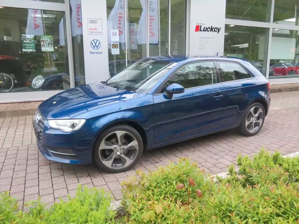 Audi A3 1.4TFSI ultra SPORT XENON NAVI ALCANTARA AHK 12/2015-photo-1