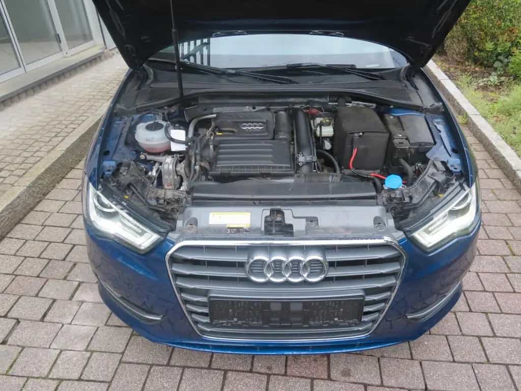 Audi A3 1.4TFSI ultra SPORT XENON NAVI ALCANTARA AHK 12/2015-photo-2