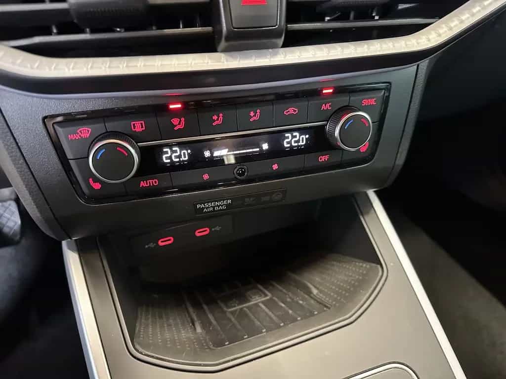Seat Arona 1,0TSI DSG FR 18´´AHK Alcant. Full LED NAV 06/2025-photo-14