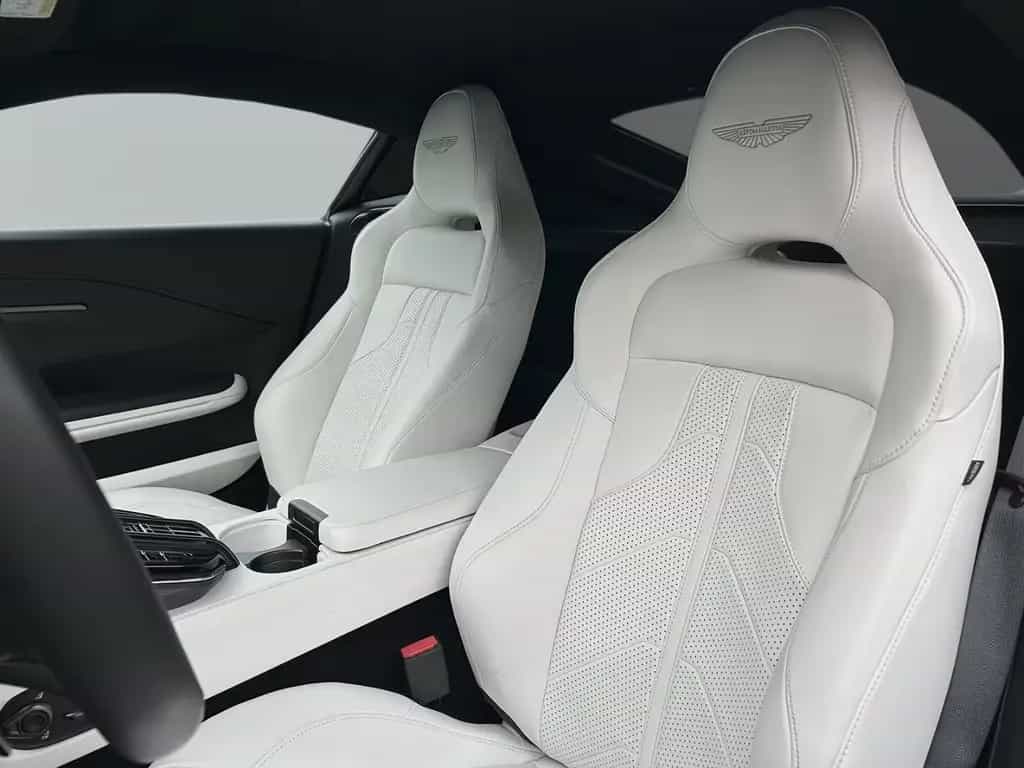 Aston Martin V8 Vantage Vantage Seychelles Blue Bowers & Wilkins 08/2024-photo-11