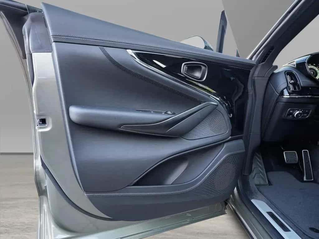 Aston Martin DBX 707 Titanium Grey / Onyx Black 02/2026-photo-17