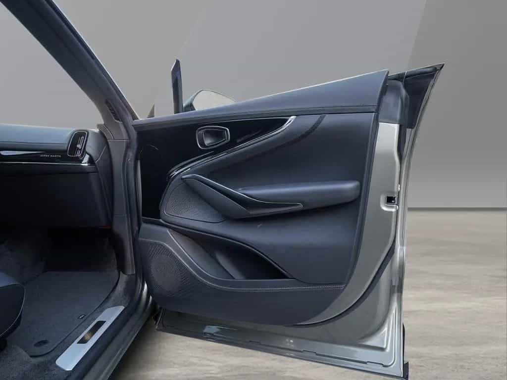 Aston Martin DBX 707 Titanium Grey / Onyx Black 02/2026-photo-39